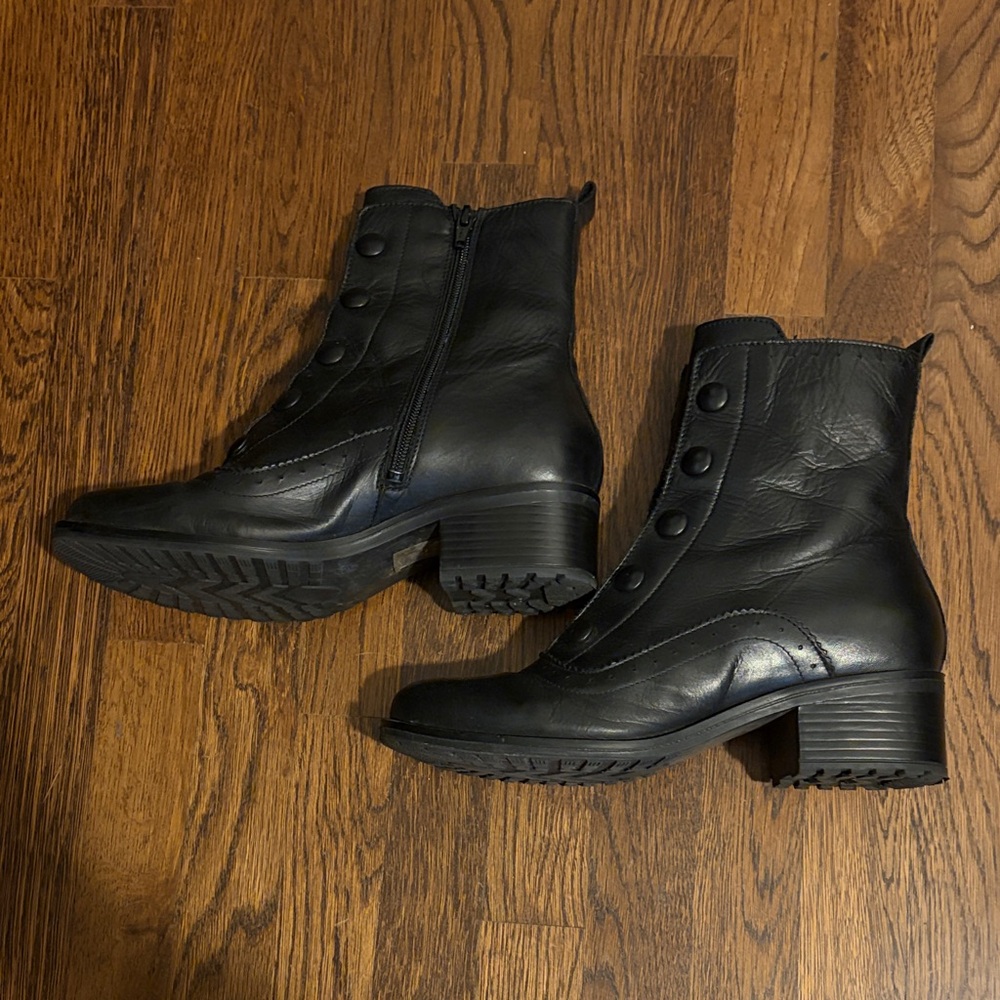 Miz Mooz Black Leather Jozie Ankle Boots with button detail, size 39 (us 8.5) - Picture 2 of 12